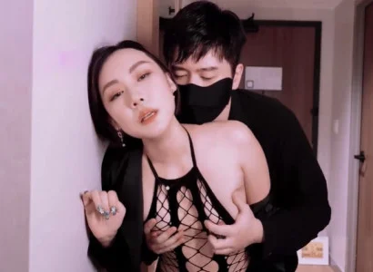 Người phụ nữ bán mình cho sếp để trả nợ cho chồng